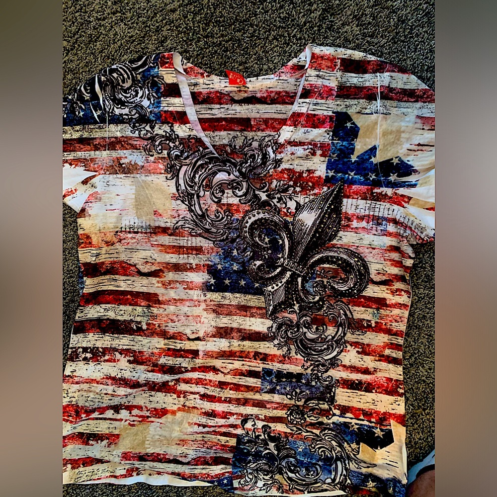 Beautiful Patriotic Tee $10